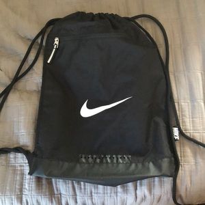 Nike: Black draw string backpack